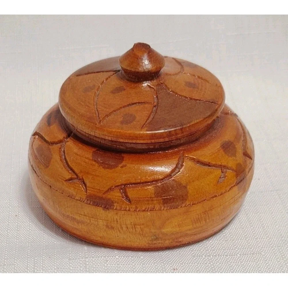 Vintage Hand Carved Two Tone Etched Wooden Lidded Trinket Spice Box 3